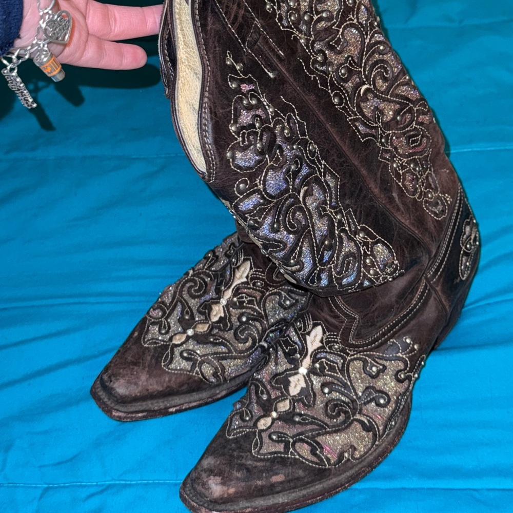 • Cavenders CowGirl Boots 
• USED need gone asap
• Black and Blue
• Rhinestones